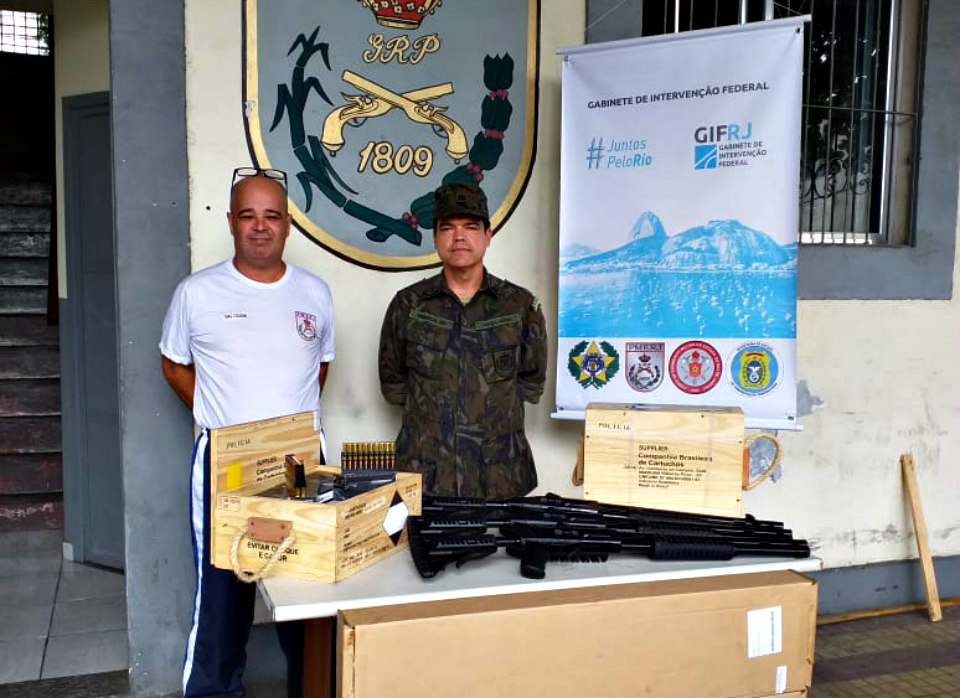Armas e munições modernas para a PMERJ