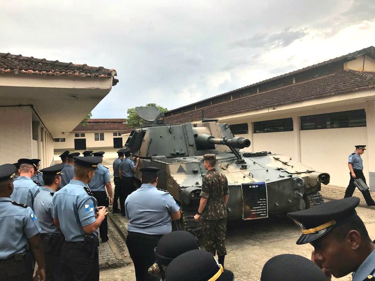 Cadetes e instrutores da Academia D. João VI visitam a AMAN Cadetes e instrutores da Academia D. João VI visitam a AMAN